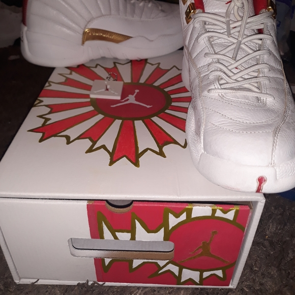 Jordan Retro 12 fiba sz 9.5 like new - Picture 3 of 11